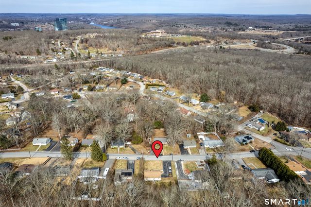 27 Linda Avenue, Montville, CT 06382