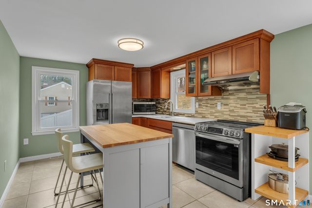 27 Linda Avenue, Montville, CT 06382