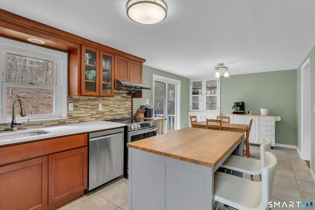 27 Linda Avenue, Montville, CT 06382