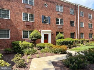 1612 W ABINGDON DR #202, Alexandria, VA 22314