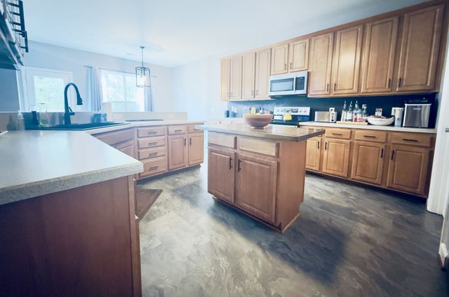3304 Misty Winds Ln, Old Hickory, TN 37138