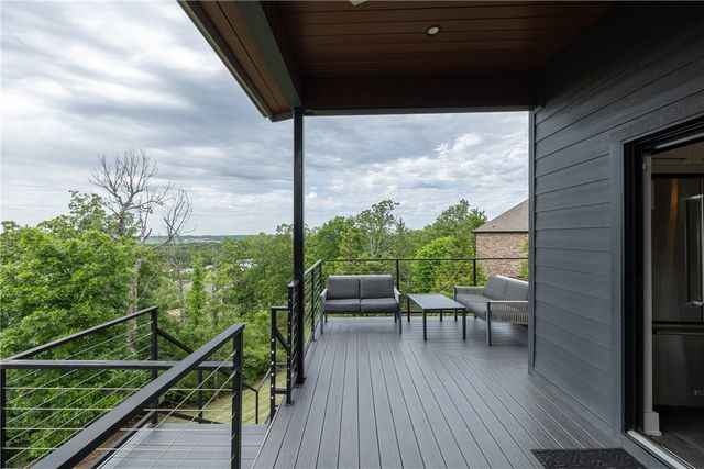514 E Ozark View Drive, Fayetteville, AR 72703