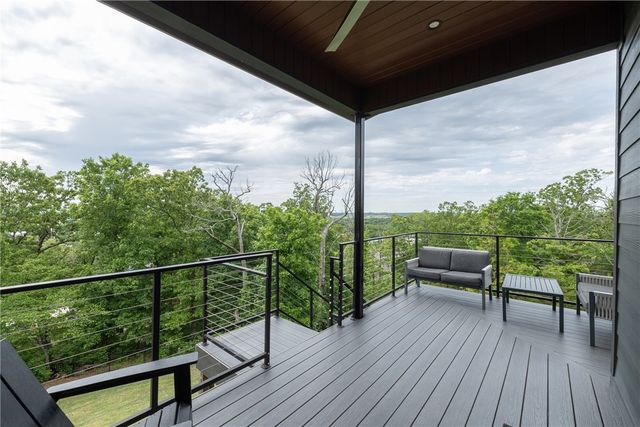 514 E Ozark View Drive, Fayetteville, AR 72703