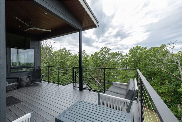 514 E Ozark View Drive, Fayetteville, AR 72703