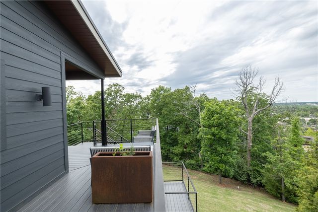 514 E Ozark View Drive, Fayetteville, AR 72703