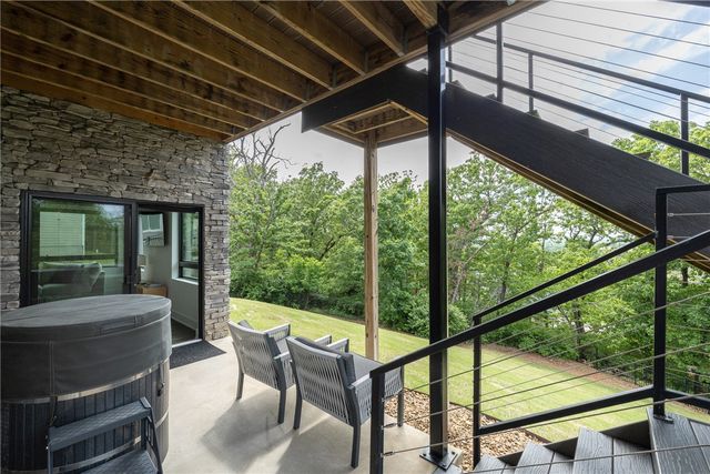 514 E Ozark View Drive, Fayetteville, AR 72703