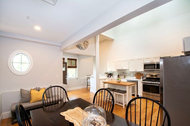 599 Washington St 9, Pembroke, MA 02359