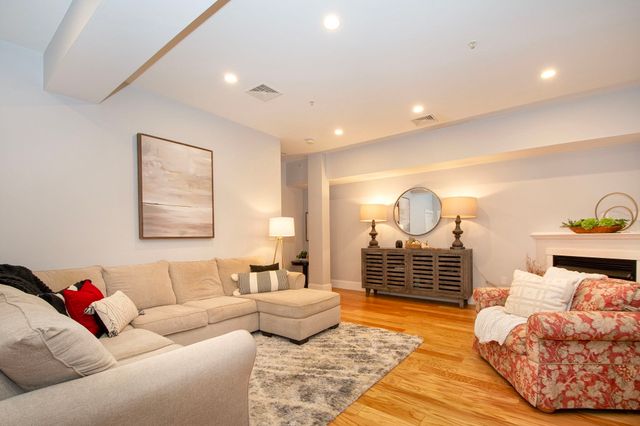 599 Washington St 9, Pembroke, MA 02359