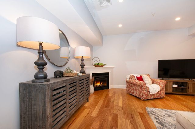 599 Washington St 9, Pembroke, MA 02359