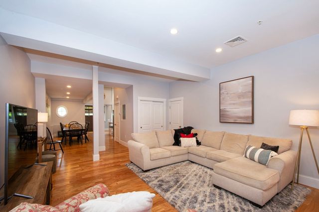 599 Washington St 9, Pembroke, MA 02359