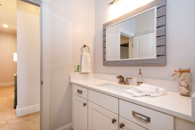 599 Washington St 9, Pembroke, MA 02359