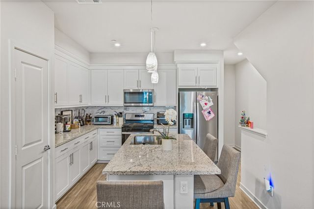125 Dove Lndg, Covina, CA 91722