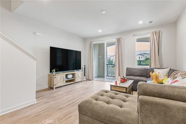 125 Dove Lndg, Covina, CA 91722