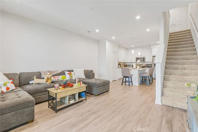 125 Dove Lndg, Covina, CA 91722