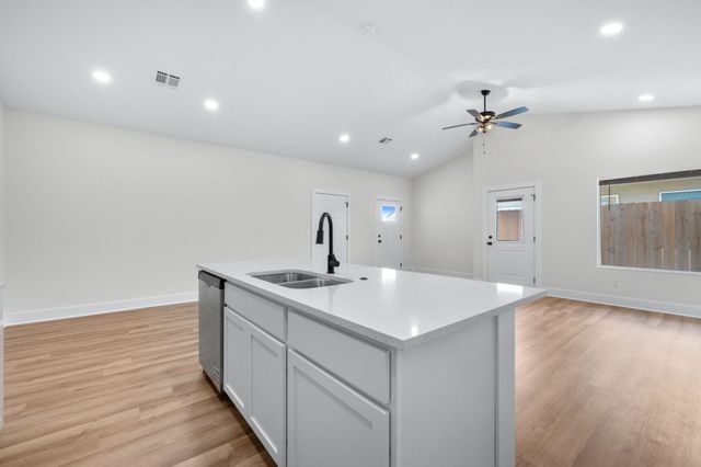 613 E Briarbrook Ln, Park City, KS 67147