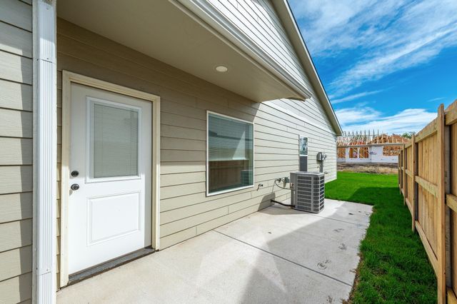 613 E Briarbrook Ln, Park City, KS 67147