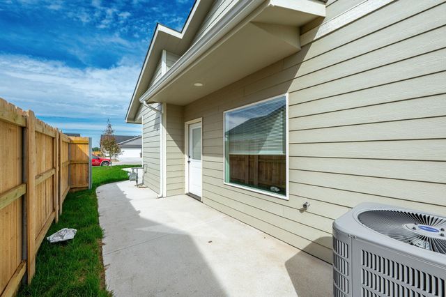 613 E Briarbrook Ln, Park City, KS 67147