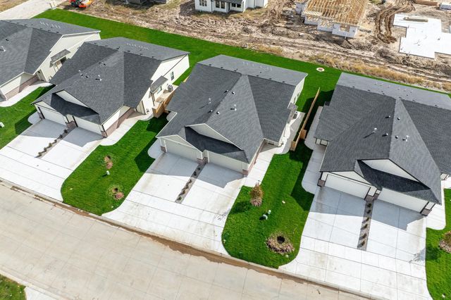 613 E Briarbrook Ln, Park City, KS 67147