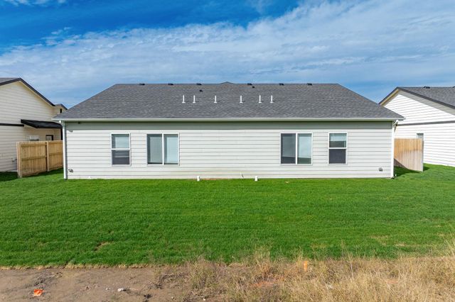 613 E Briarbrook Ln, Park City, KS 67147