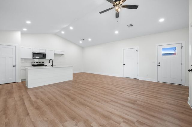 613 E Briarbrook Ln, Park City, KS 67147