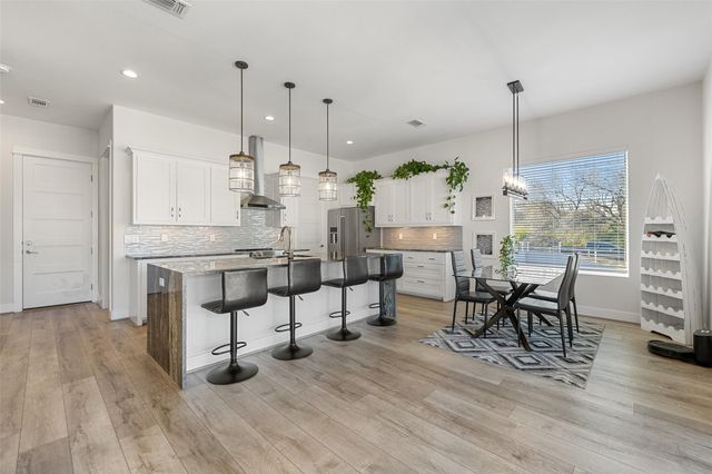 942 Euel Moore DR, Kingsland, TX 78639