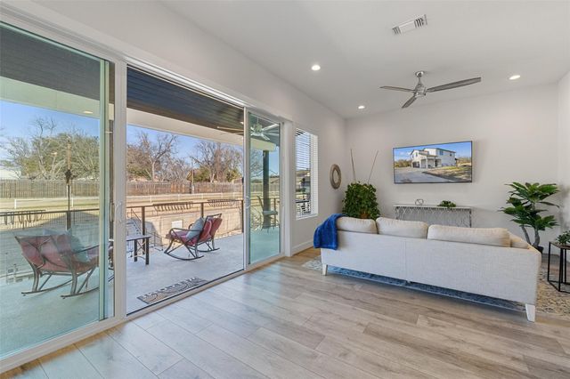 942 Euel Moore DR, Kingsland, TX 78639