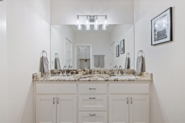 942 Euel Moore DR, Kingsland, TX 78639