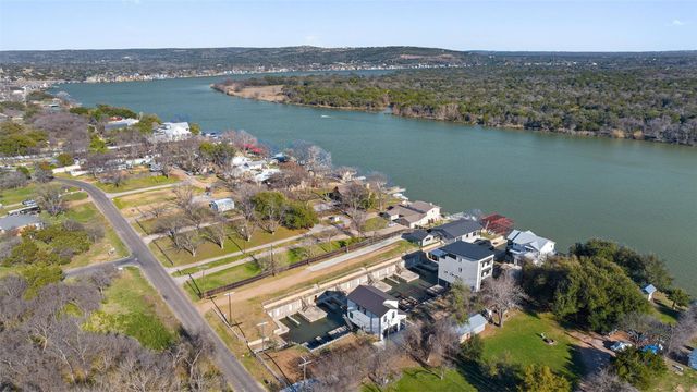 942 Euel Moore DR, Kingsland, TX 78639
