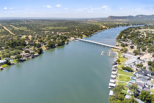 942 Euel Moore DR, Kingsland, TX 78639