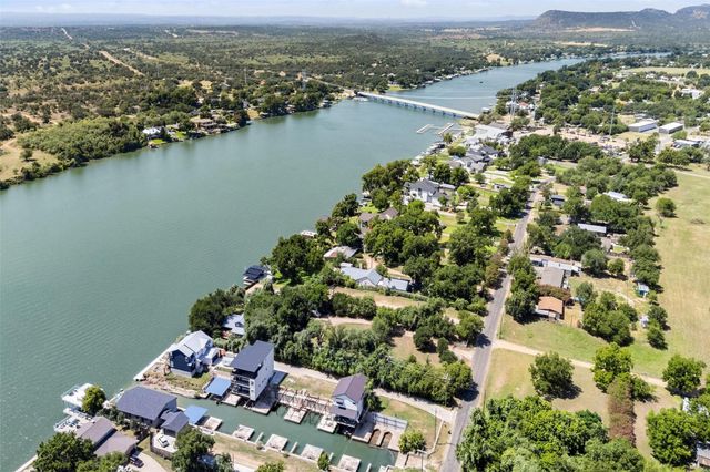 942 Euel Moore DR, Kingsland, TX 78639