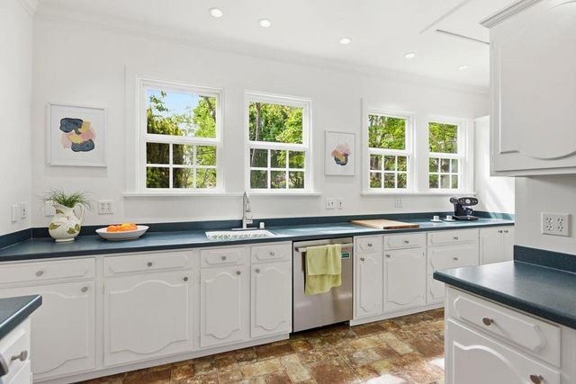 1524 Arc Way, Burlingame, CA 94010