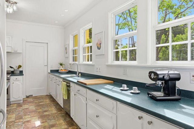 1524 Arc Way, Burlingame, CA 94010
