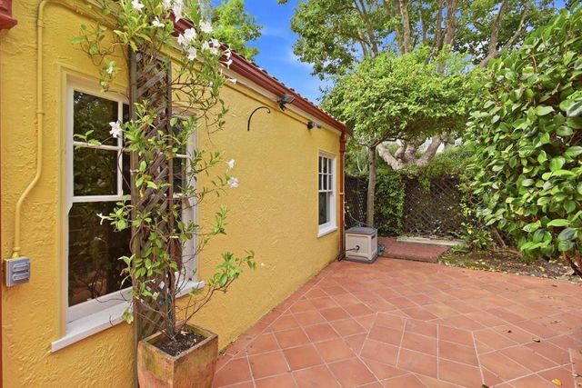 1524 Arc Way, Burlingame, CA 94010