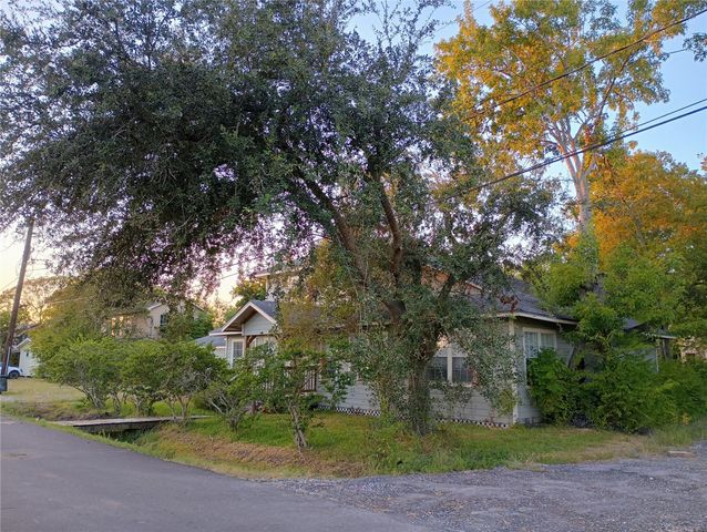 204 Dwire Drive, La Porte, TX 77571