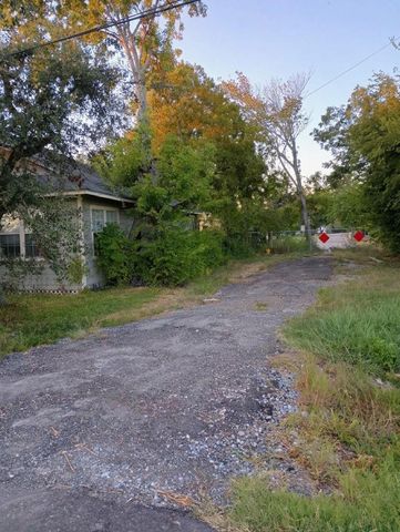 204 Dwire Drive, La Porte, TX 77571