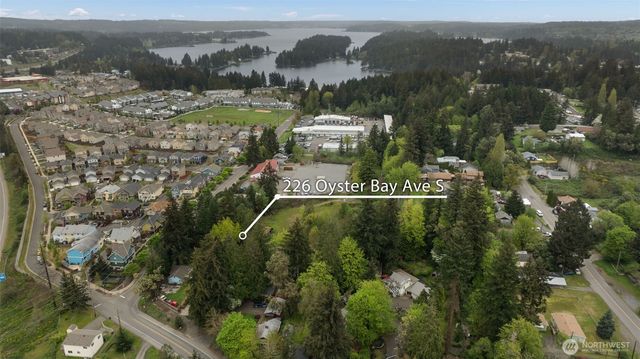 226 S Oyster Bay Ave, Bremerton, WA 98312