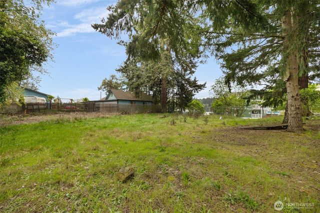 226 S Oyster Bay Ave, Bremerton, WA 98312