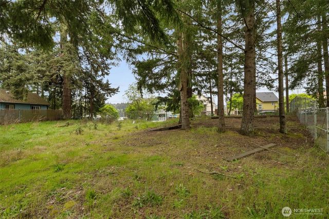 226 S Oyster Bay Ave, Bremerton, WA 98312