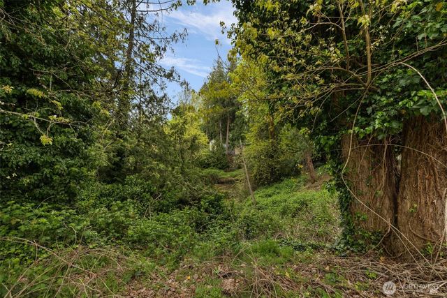 226 S Oyster Bay Ave, Bremerton, WA 98312