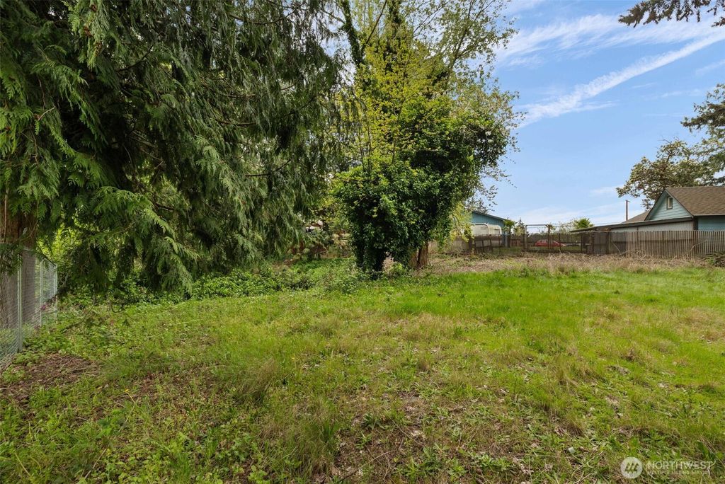 226 S Oyster Bay Ave, Bremerton, WA 98312