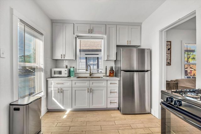 5301 Avenue M, Galveston, TX 77551