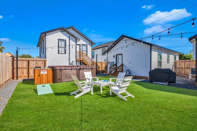 5301 Avenue M, Galveston, TX 77551
