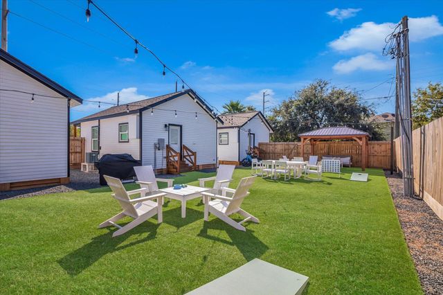 5301 Avenue M, Galveston, TX 77551