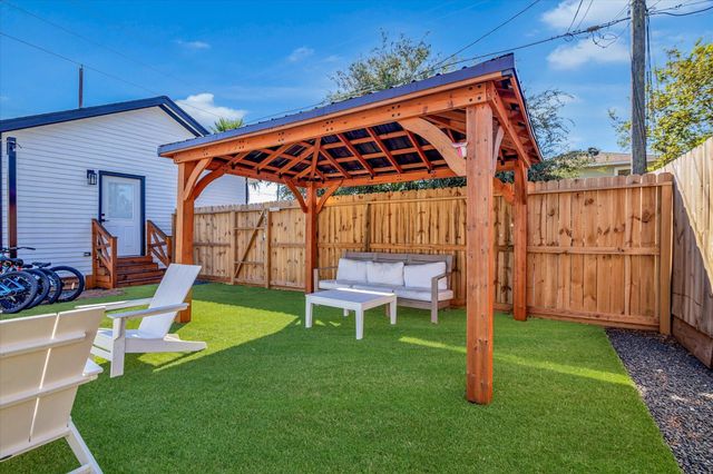 5301 Avenue M, Galveston, TX 77551