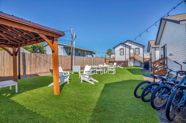 5301 Avenue M, Galveston, TX 77551