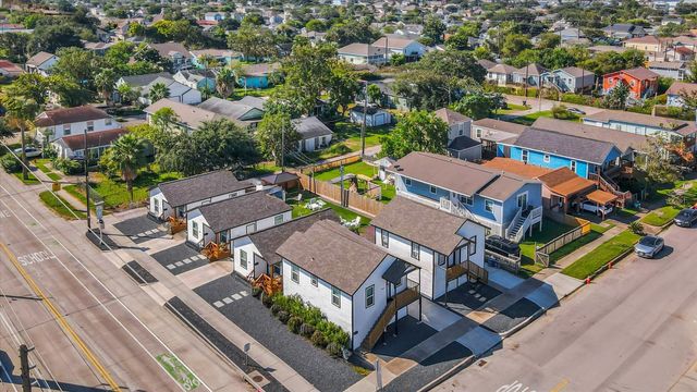 5301 Avenue M, Galveston, TX 77551