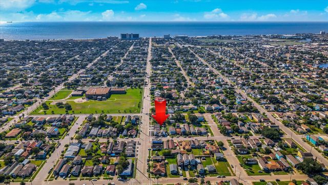 5301 Avenue M, Galveston, TX 77551