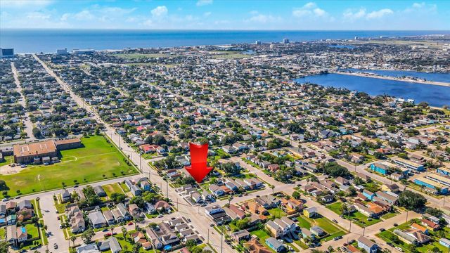 5301 Avenue M, Galveston, TX 77551