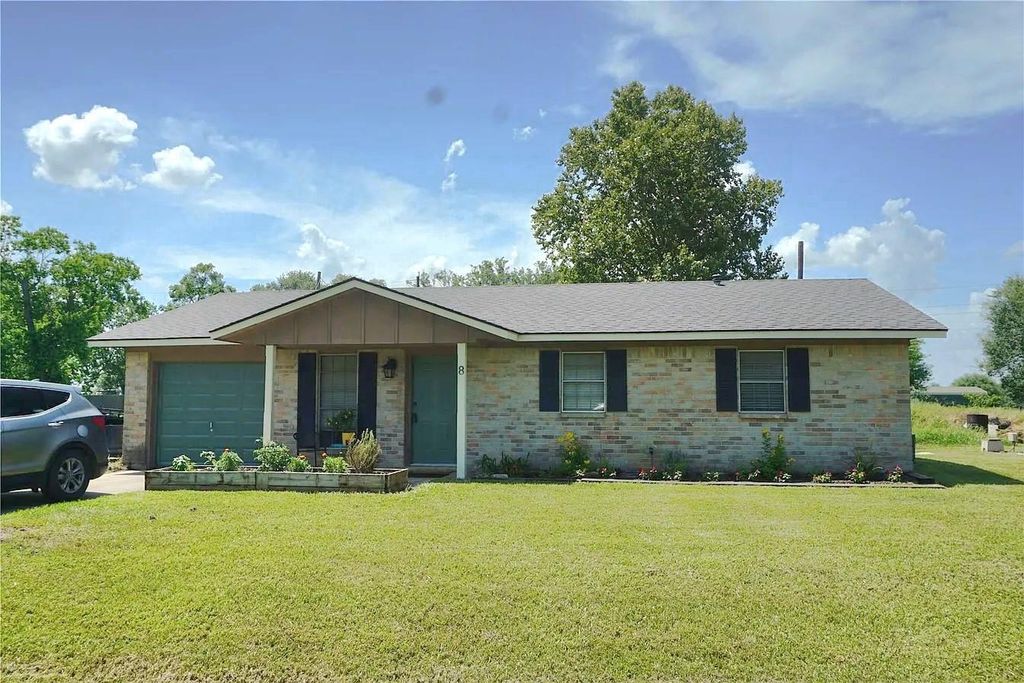 8 Albert Avenue, Victoria, TX 77905