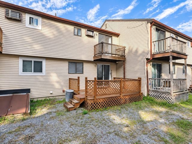 104 Village Dr 104, Bourne, MA 02532